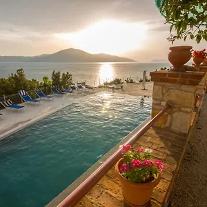 Hotel San Saena, Radhimë